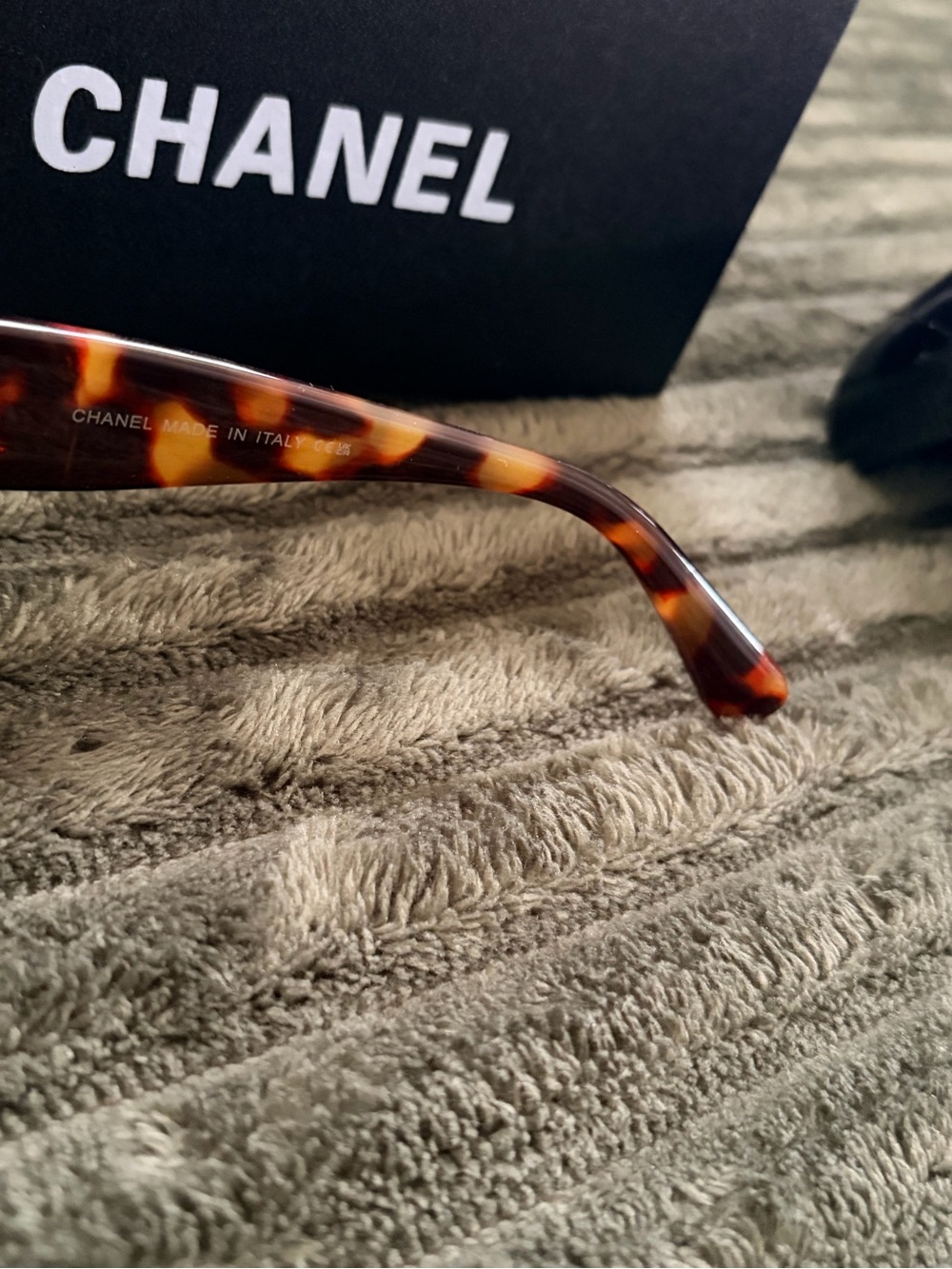 CHANEL Tortoiseshell Cat-Eye Sunglasses - Brown and Amber - Picture 7 of 7